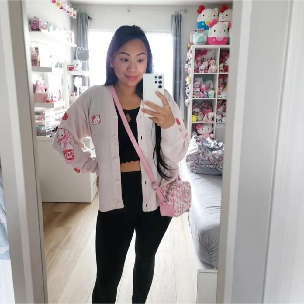 NEW Hello Kitty Sanrio Strawberry Milk Cardigan Sweater Pink SMALL Hot Topic